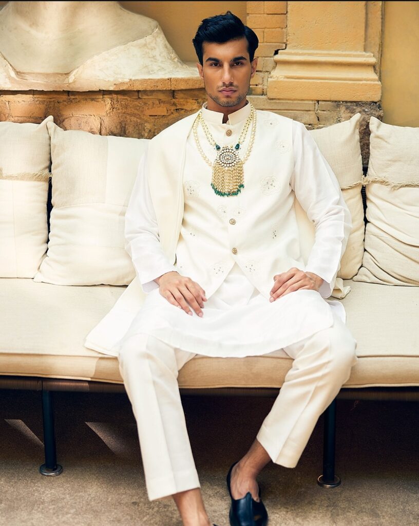 - AGMODELS ALLEN STARS IN ELLE